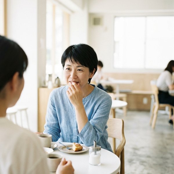 人と話すときに距離をとる女性（画像はイメージ）