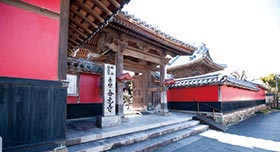 合元寺の赤壁