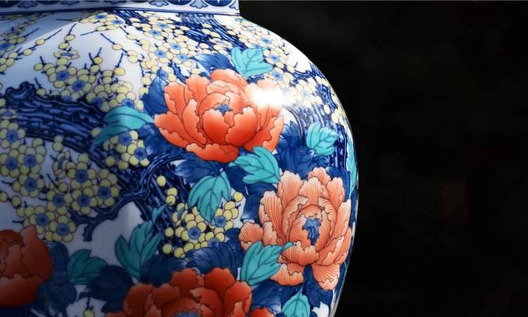 グリーンハウス 新いいものみっけ4・5月号 │ 日本磁器のふるさと探訪