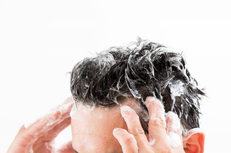 >頭皮は誰でも臭うから、正しいヘアケアが大切！